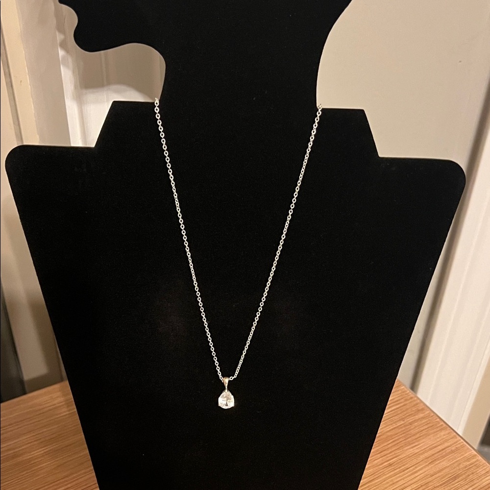 Elegant Silver Necklace with Pendant